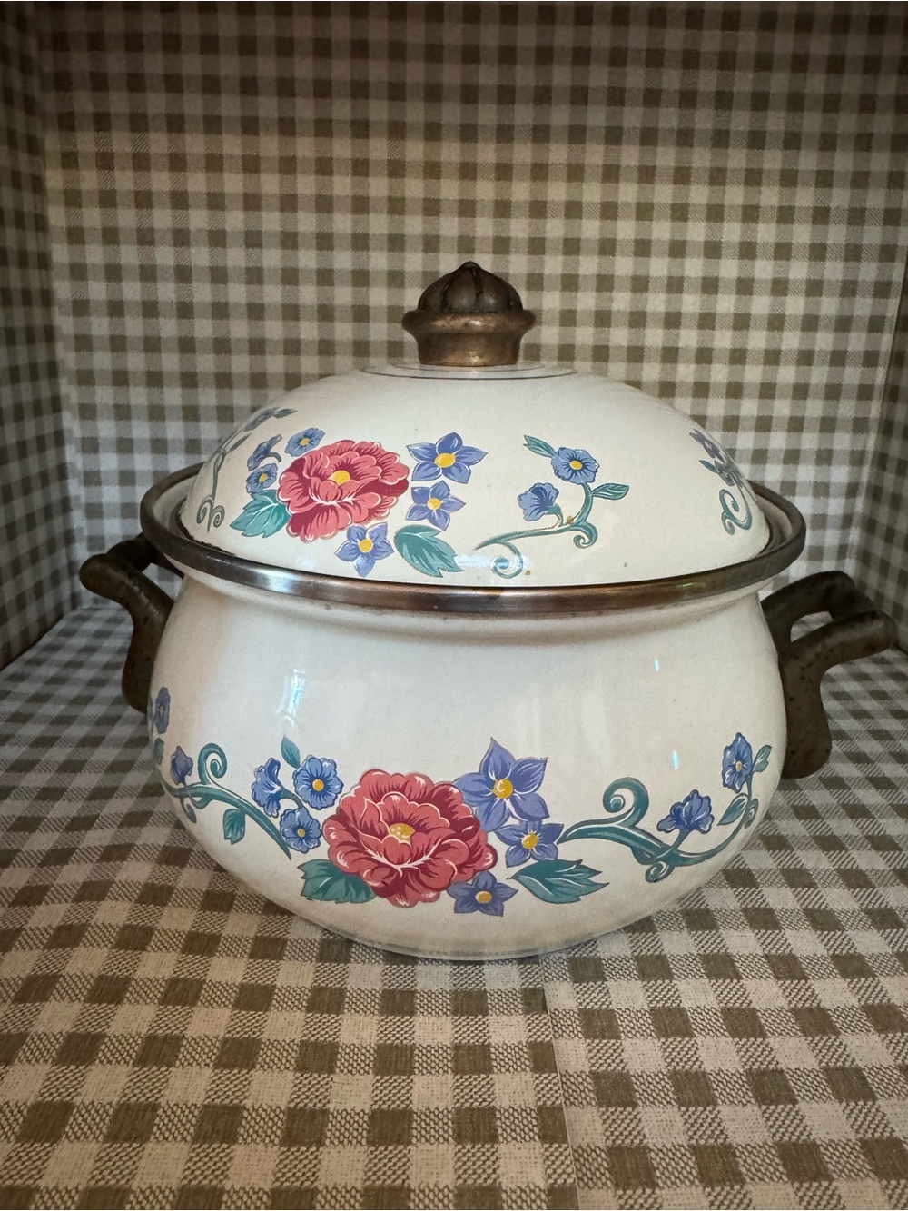 Normandy floral enamel pot - White with Red & Blue Flowers brass toned handles